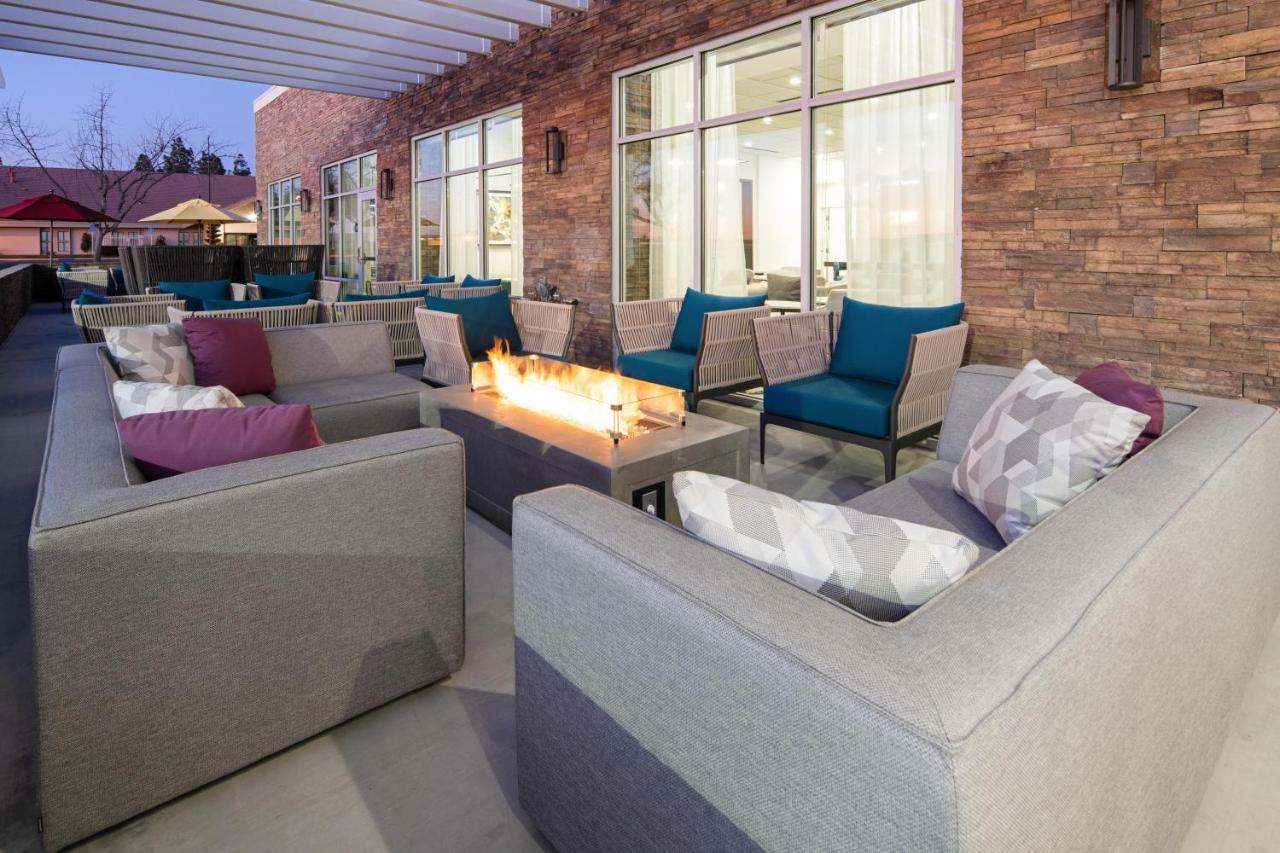 Hyatt Place Bakersfield Exterior photo
